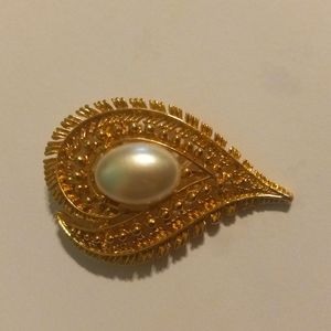 Vintage gold broach